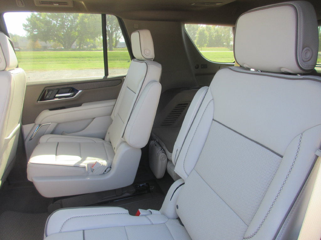 New 2027 GMC Yukon Denali w/ Sun & Power Step Package AWD/4WD image 12