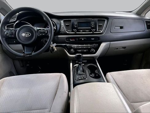 Used 2016 Kia Sedona LX w/ LX Convenience Package FWD image 16