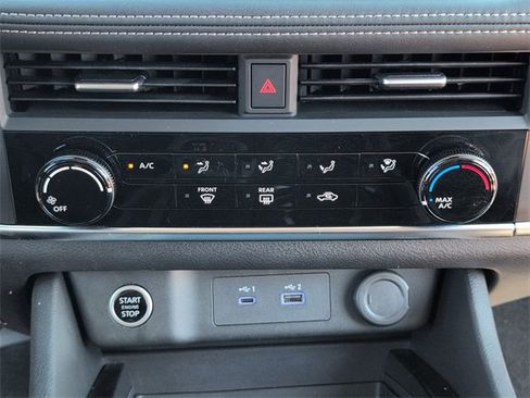 Used 2023 Nissan Rogue S image 17