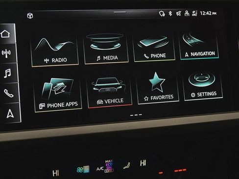 Used 2023 Audi Q4 e-tron Premium Plus w/ Premium Plus image 23