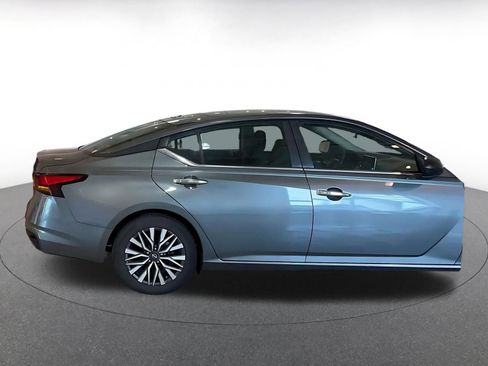 Used 2025 Nissan Altima 2.5 SV image 16