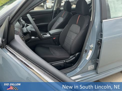 New 2025 Nissan Sentra SR w/ Trunk Package image 9