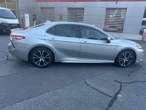 Used 2020 Toyota Camry SE FWD image 2
