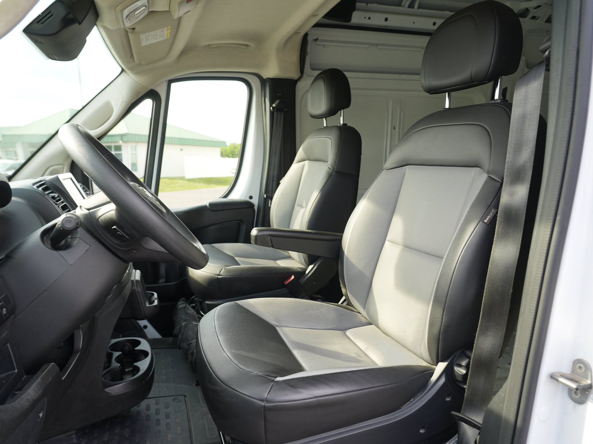 Used 2024 RAM ProMaster 2500 w/ Convenience Group FWD image 13