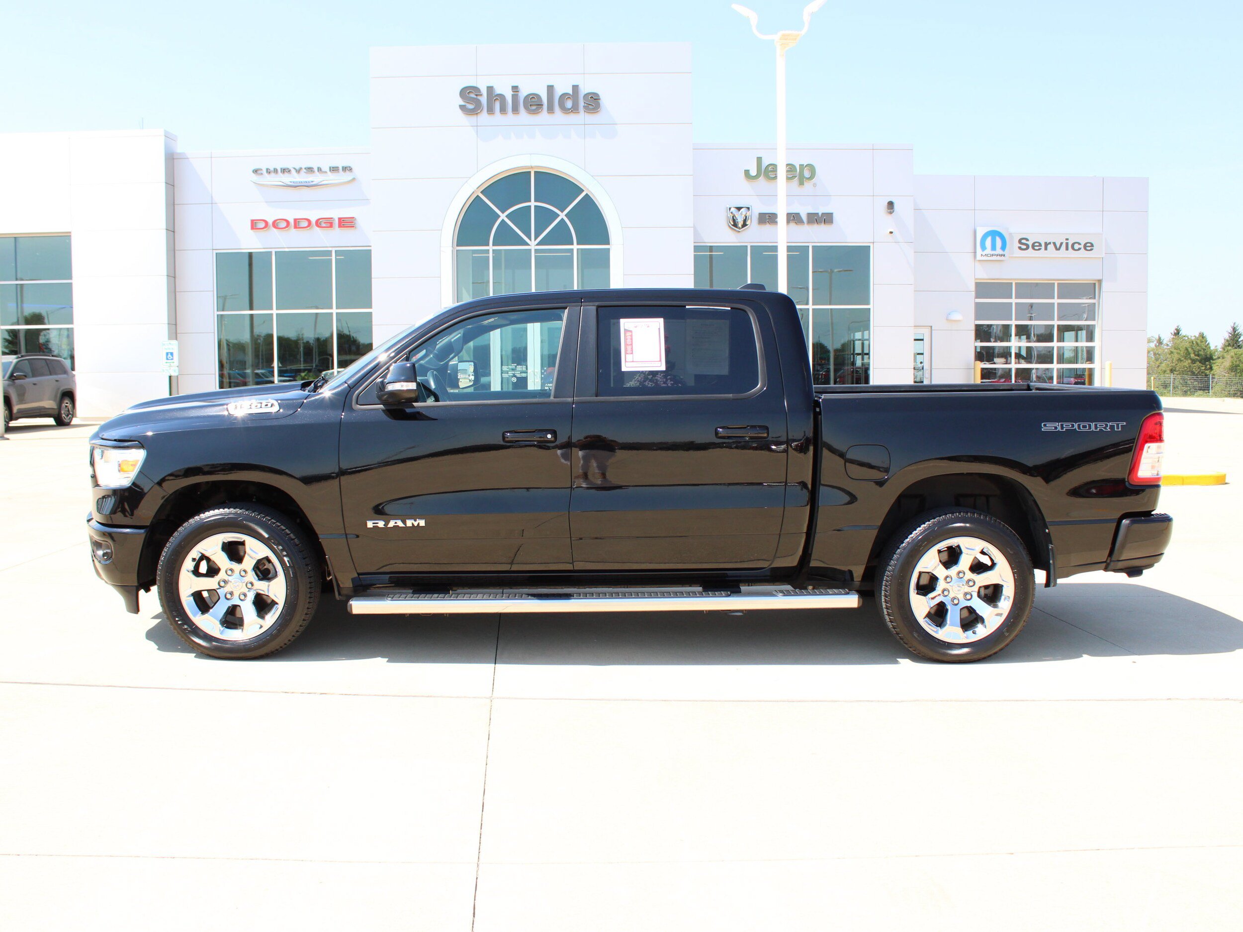Used 2022 RAM 1500 Big Horn AWD/4WD image 3