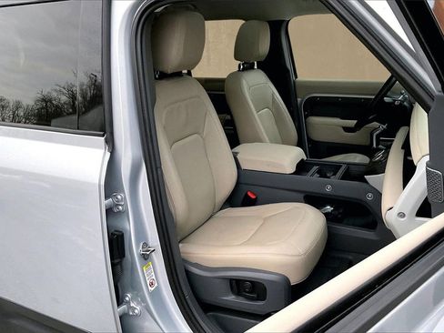 Used 2023 Land Rover Defender 110 SE image 28