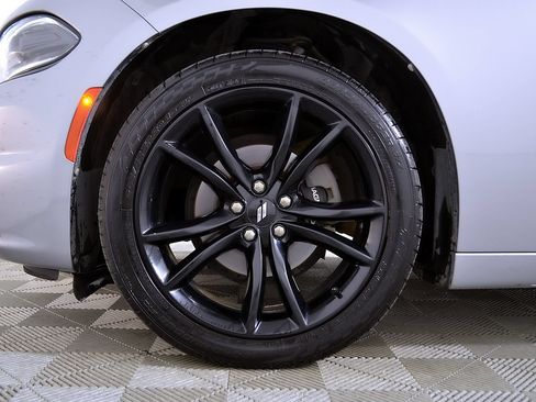Used 2018 Dodge Charger SXT w/ Blacktop Package RWD image 11