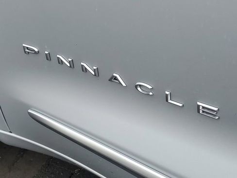 Used 2026 Chrysler Pacifica Pinnacle FWD image 8