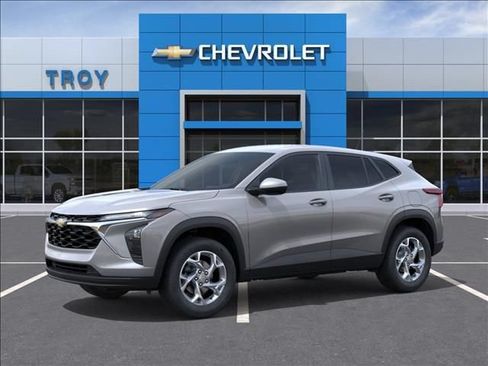 New 2026 Chevrolet Trax LS w/ LS Convenience Package FWD image 2