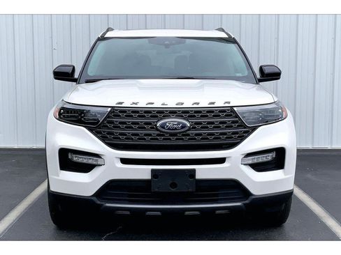 Used 2022 Ford Explorer XLT w/ Equipment Group 202A AWD/4WD image 3