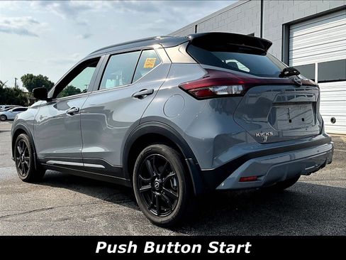 Used 2023 Nissan Kicks SR w/ SR Premium Package FWD image 3