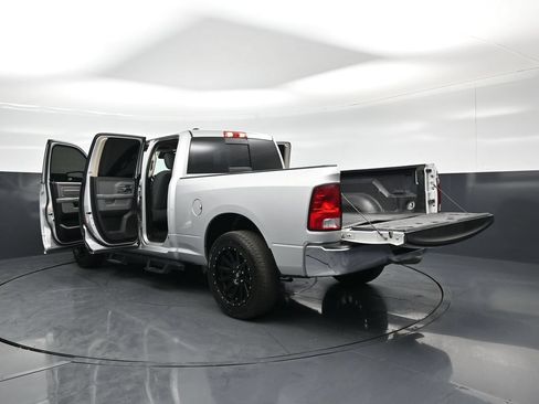 Used 2018 RAM 1500 Classic SLT RWD image 26