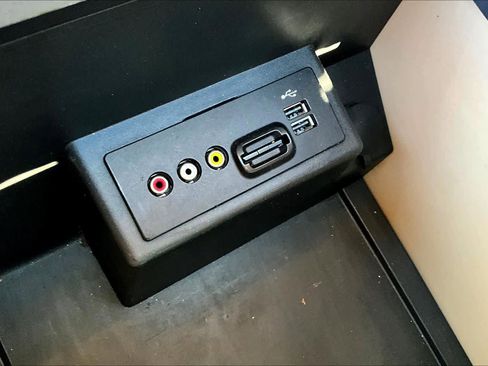 Used 2013 Ford F150 King Ranch w/ King Ranch Luxury Pkg image 34