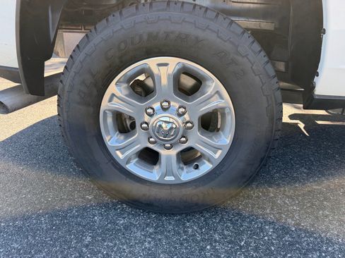 Used 2024 RAM 2500 Big Horn AWD/4WD image 21