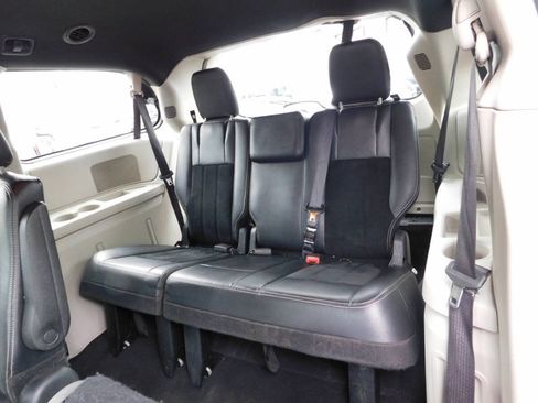 Used 2017 Dodge Grand Caravan SXT FWD image 6