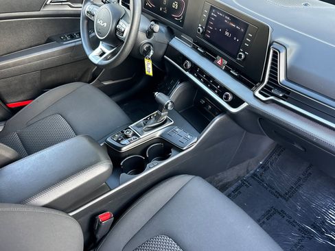 Used 2023 Kia Sportage LX image 13
