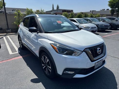 Used 2018 Nissan Kicks SR FWD image 4