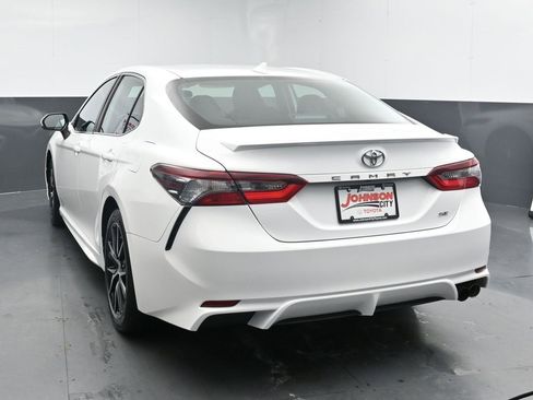 Used 2023 Toyota Camry SE image 6