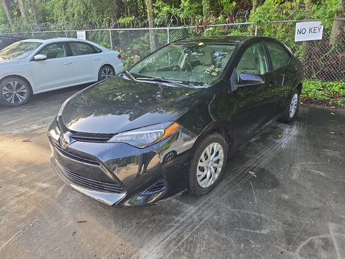 Used 2018 Toyota Corolla LE FWD image 1