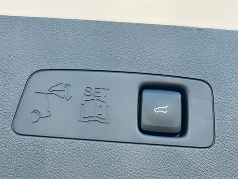 Used 2025 Lincoln Corsair Reserve w/ Equipment Group 202A FWD image 11