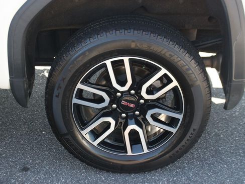 Used 2019 GMC Sierra 1500 AT4 w/ AT4 Premium Package AWD/4WD image 40