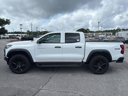 Used 2024 Chevrolet Colorado Trail Boss w/ Advanced Trailering Package AWD/4WD image 3