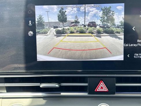 Used 2024 Hyundai Elantra SEL FWD image 31
