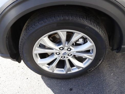 Used 2023 Ford Explorer XLT w/ Equipment Group 202A image 11