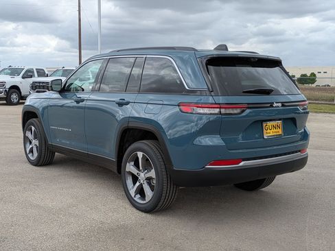 New 2026 Jeep Grand Cherokee Limited w/ Luxury Tech Group II RWD image 4
