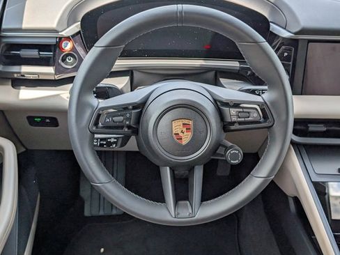 Certified 2025 Porsche Macan Electric image 21