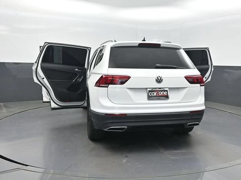 Used 2020 Volkswagen Tiguan SE FWD image 38