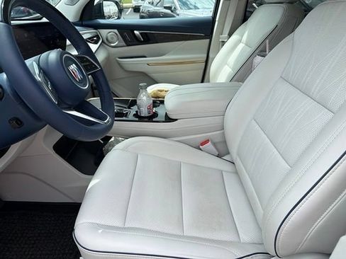 Used 2025 Buick Enclave Avenir w/ Super Cruise Package FWD image 5