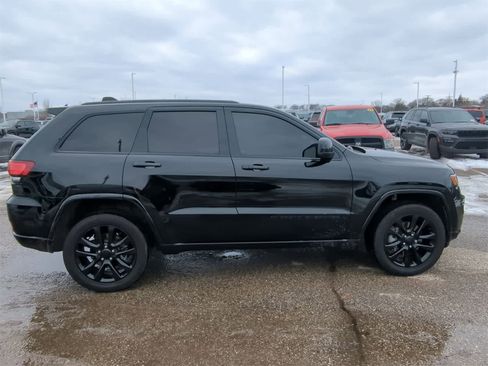 Certified 2022 Jeep Grand Cherokee Laredo X image 15