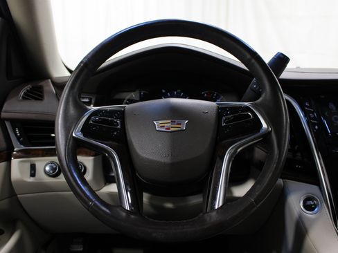 Used 2016 Cadillac Escalade Luxury AWD/4WD image 11