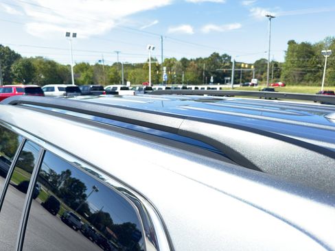 Used 2025 GMC Acadia Elevation image 10