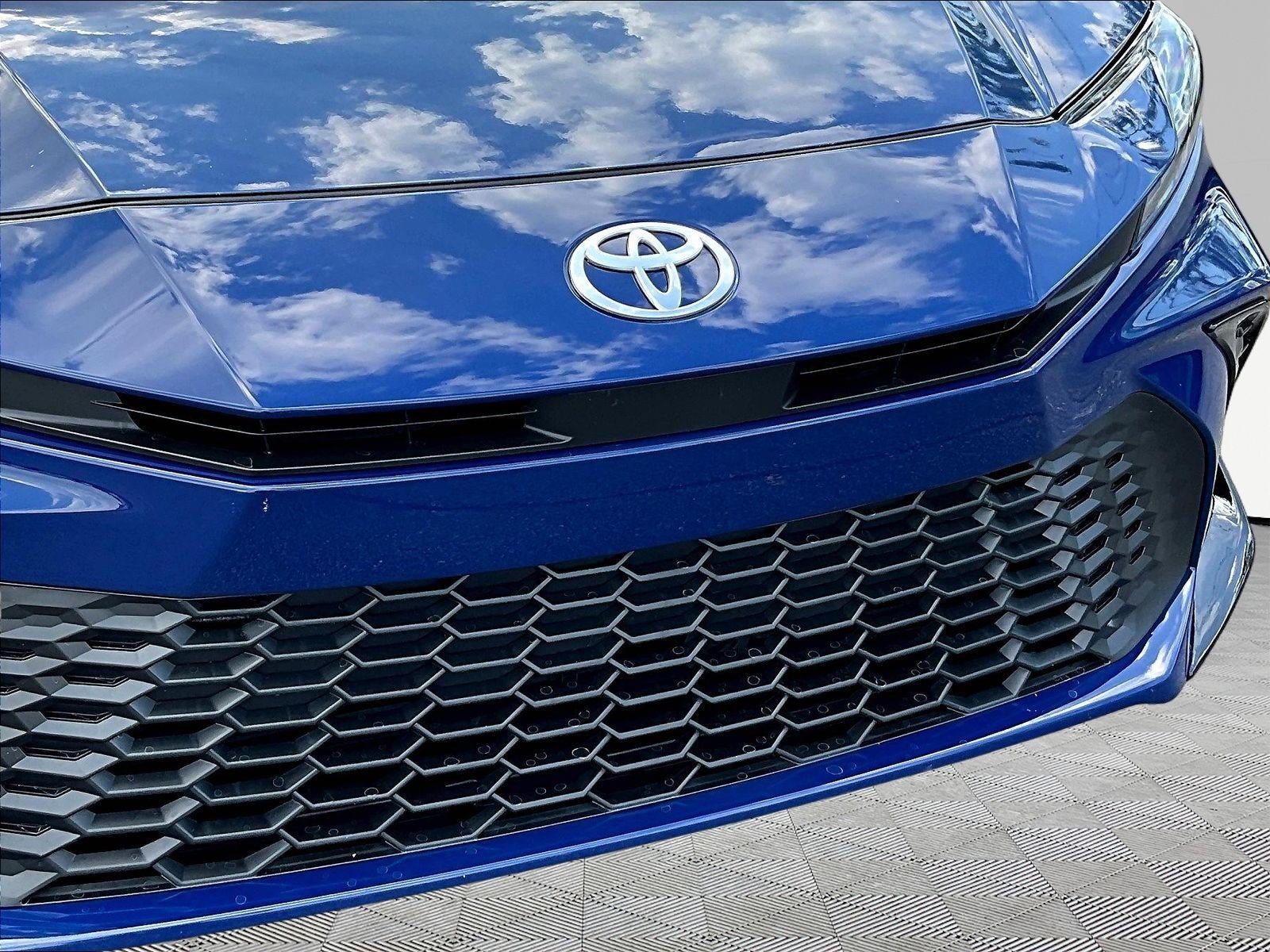 Used 2025 Toyota Camry SE FWD image 33