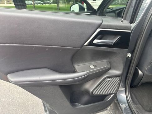 Used 2025 Mitsubishi Outlander AWD image 26