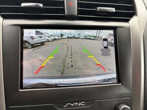Used 2020 Ford Fusion SE FWD image 23