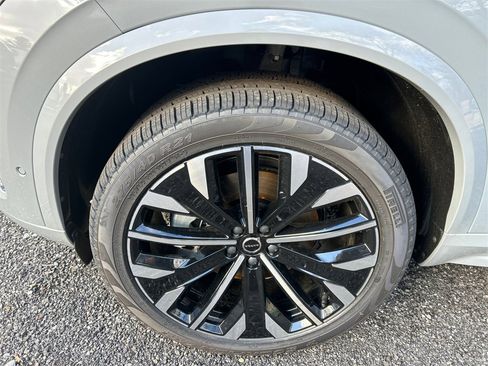 New 2026 Volvo XC90 B6 Plus w/ Protection Package Premier image 8