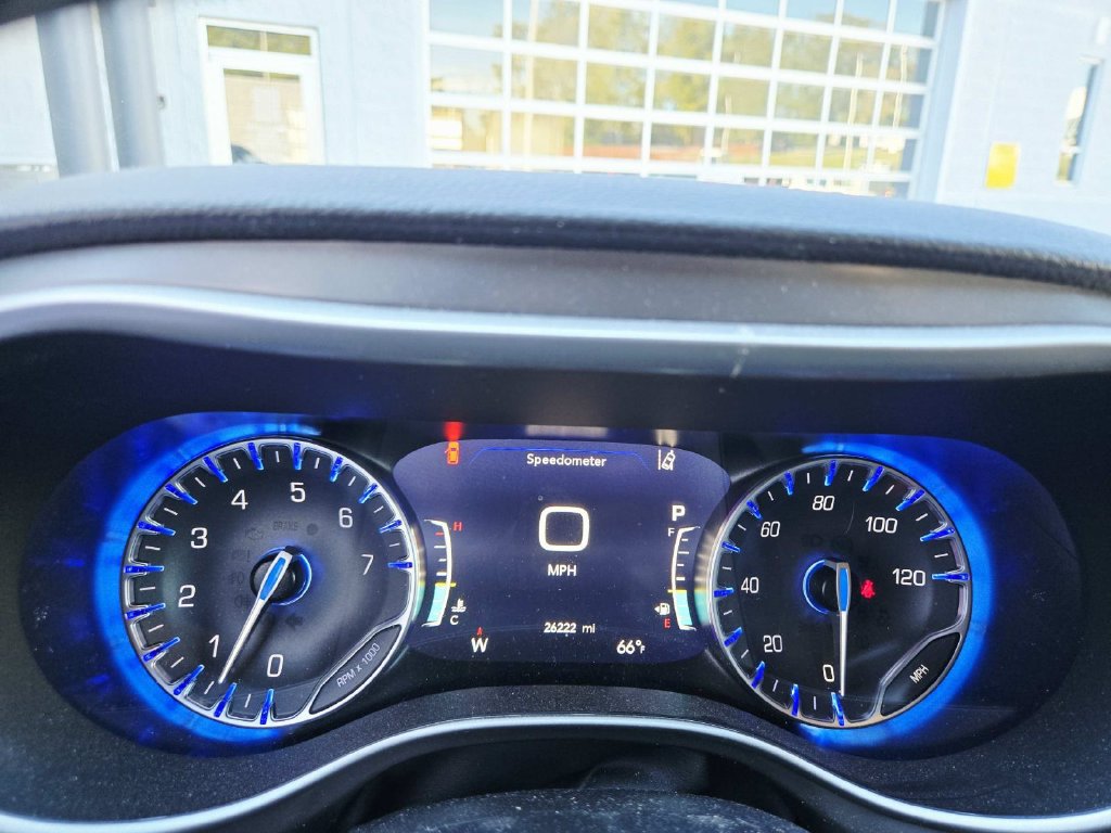 Certified 2025 Chrysler Pacifica Select FWD image 22