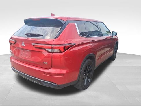 Used 2023 Mitsubishi Outlander SE AWD/4WD image 3