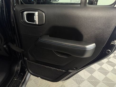Used 2024 Jeep Wrangler Unlimited Rubicon 4xe AWD/4WD image 31