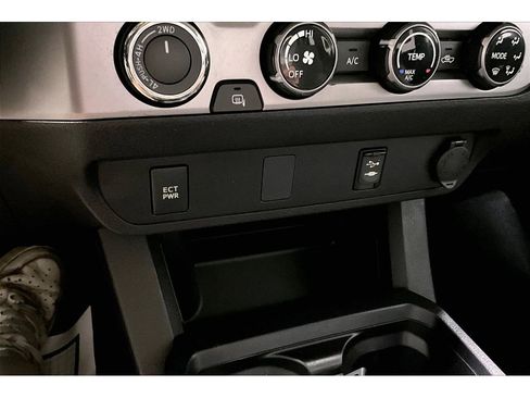Used 2017 Toyota Tacoma SR5 w/ Tow Package AWD/4WD image 35