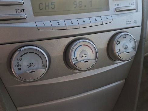 Used 2010 Toyota Camry LE image 15