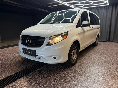 Used 2019 Mercedes-Benz Metris Passenger image 3