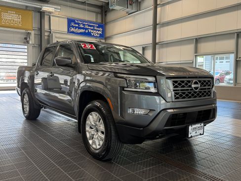 Used 2022 Nissan Frontier SV w/ SV Premium Package AWD/4WD image 3