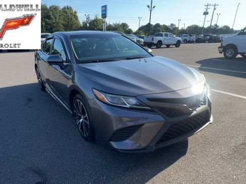 Used 2019 Toyota Camry SE FWD image 5