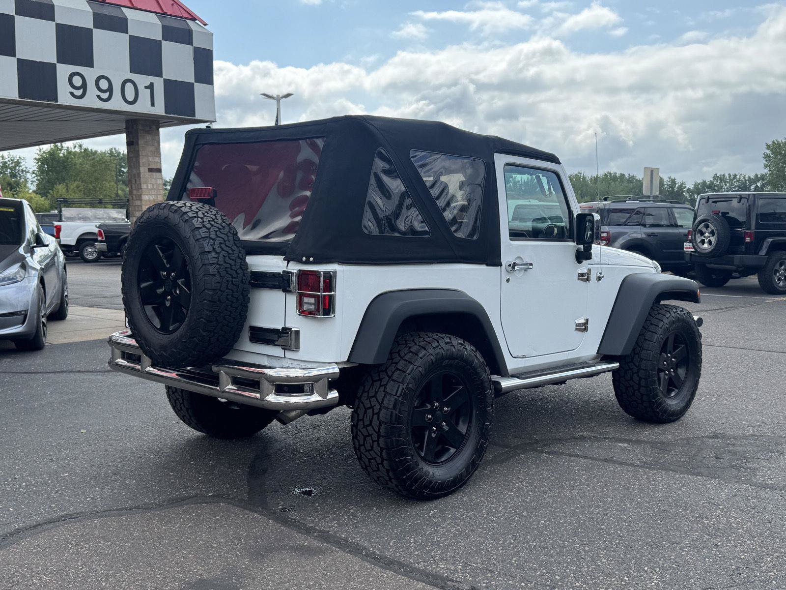 Used 2017 Jeep Wrangler Sport AWD/4WD image 7