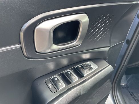 Used 2024 Kia Sorento S image 6