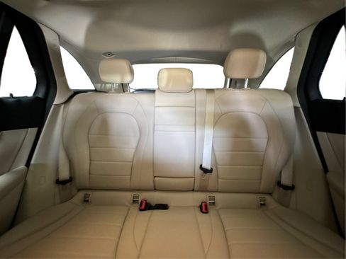 Used 2019 Mercedes-Benz GLC 300 4MATIC w/ Premium Package image 13